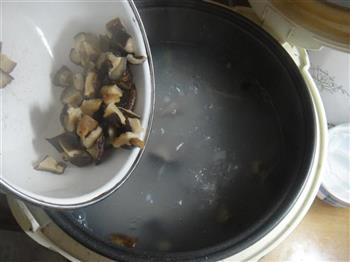 香菇鲜虾粥的做法步骤3