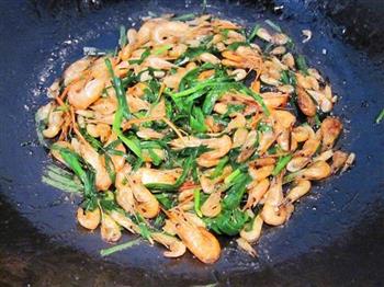 韭菜焖鲜河虾的做法步骤6