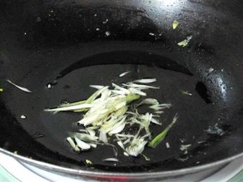 家常鲜河虾炒粉的做法步骤2