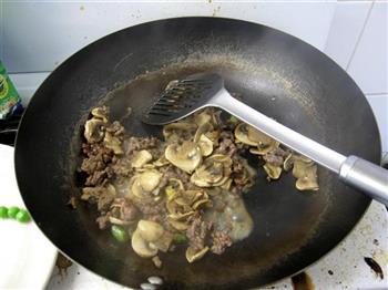 孜然牛肉蘑菇饭的做法步骤7
