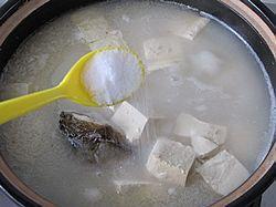 鱼头鱼尾豆腐汤的做法图解10