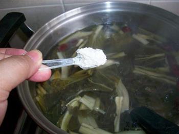 白菜干排骨汤的做法图解9