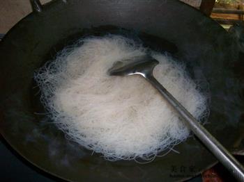 蛋丝炒米粉的做法步骤2