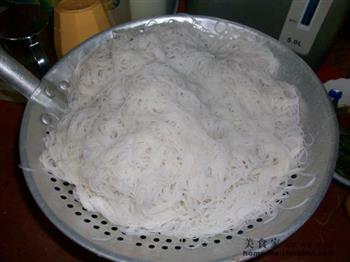 蛋丝炒米粉的做法步骤3