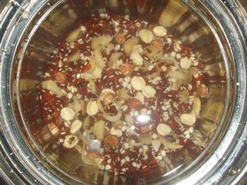 薏仁赤小豆莲子汤的做法步骤1