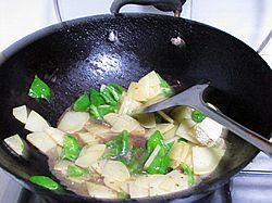 青椒土豆炒肉片的做法步骤7