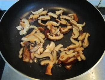 豌豆香菇鸡片的做法步骤4