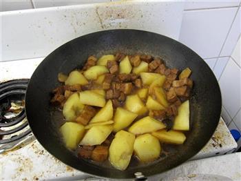 土豆红烧肉的做法步骤12
