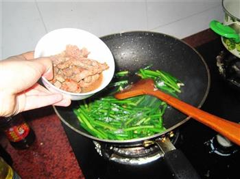 牛肉炒韭苔的做法步骤10