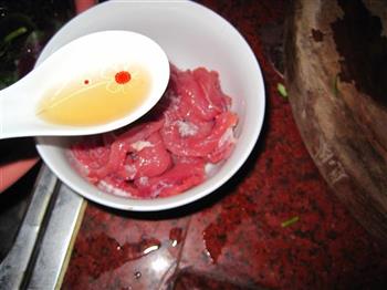 牛肉炒韭苔的做法步骤2