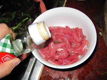牛肉炒韭苔的做法图解3