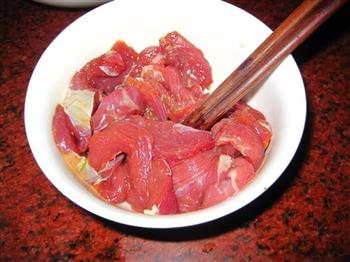 牛肉炒韭苔的做法步骤5