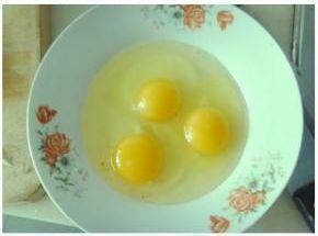 香椿芽煎鸡蛋的做法步骤3
