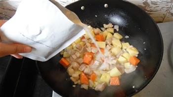 白咖喱土豆鸡肉的做法图解11