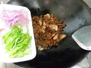 干锅滑子菇的做法步骤6