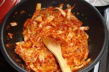韩式吞拿鱼泡菜汤的做法步骤3