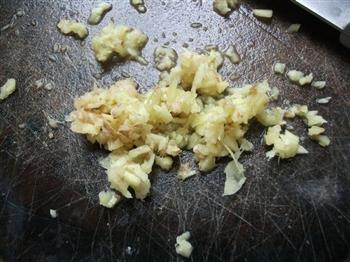姜葱隔水蒸鸡的做法步骤2