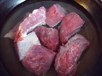 五香卤牛肉的做法步骤1