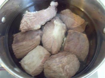 五香卤牛肉的做法步骤2