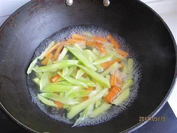 杂蔬辣炒鸡柳的做法步骤2