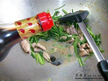 芹菜炒肉的做法步骤6