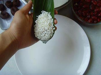 豆沙枣粽子的做法步骤4