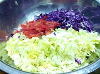 紫甘蓝拌生菜丝的做法步骤2