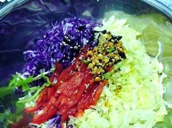 紫甘蓝拌生菜丝的做法步骤3