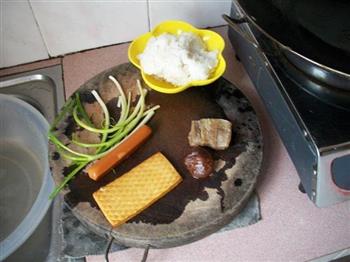 腊肉香菇炒饭的做法步骤1