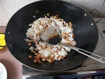 腊肉香菇炒饭的做法步骤7
