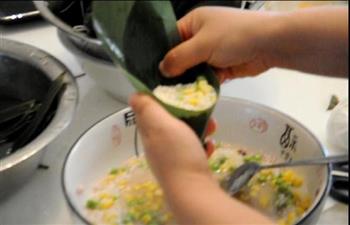 豌豆玉米粽子的做法步骤3