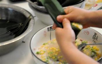 豌豆玉米粽子的做法步骤4