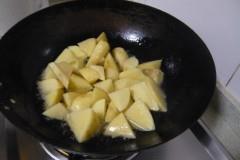 土豆烧肉的做法步骤1