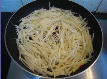 土豆丝烧蛋饺的做法步骤5