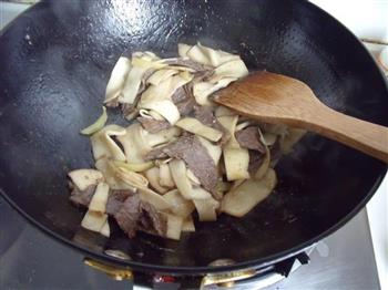 鸡腿菇炒牛肉的做法步骤4