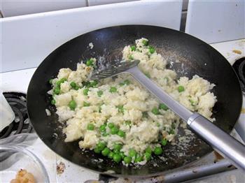 虾仁青豆蛋炒饭的做法步骤11