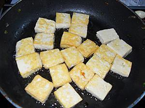 腊肠烧豆腐的做法图解5