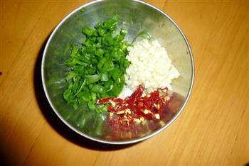 青椒黄瓜拌皮蛋的做法步骤5