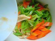 芹菜拌腐竹的做法步骤8