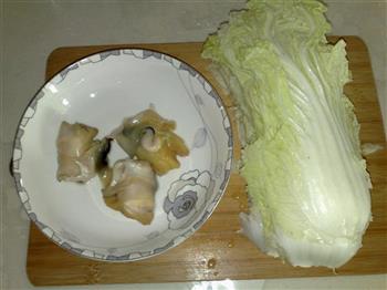 海螺炒白菜的做法图解1