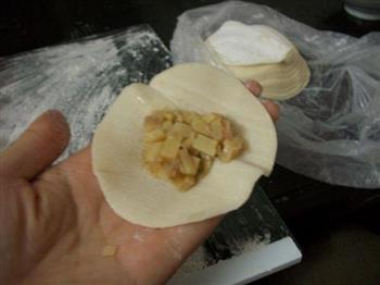 土豆鲜肉煎饺的做法步骤2
