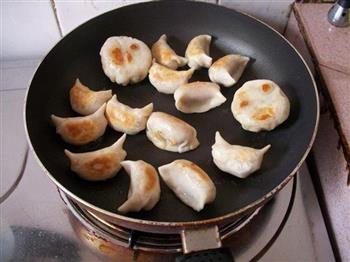 土豆鲜肉煎饺的做法步骤6