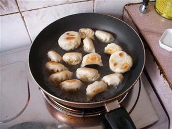 土豆鲜肉煎饺的做法步骤7