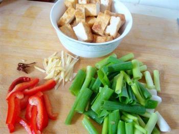 家常葱烧豆腐的做法步骤3