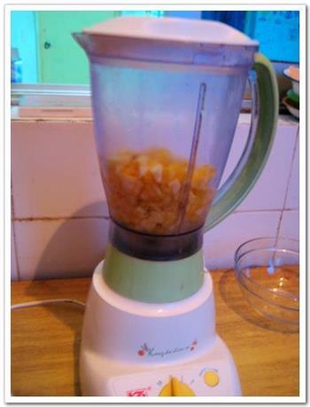 菠萝沙冰菠萝汁的做法步骤4