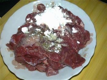 泡椒牛肉的做法步骤2