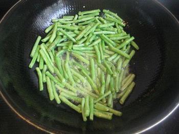 干煸豇豆的做法步骤2