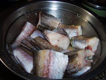 红烧鳕鱼的做法步骤2