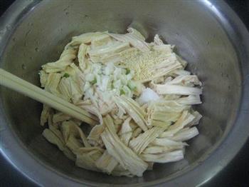 红油香菜拌腐竹的做法步骤4