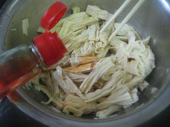 红油香菜拌腐竹的做法步骤5